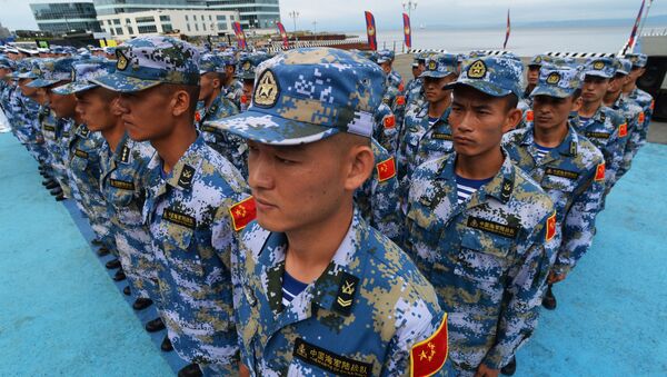 Militares chineses durante a cerimônia de abertura da competição internacional Copa do Mar-2017 em Vladivostok  - Sputnik Brasil
