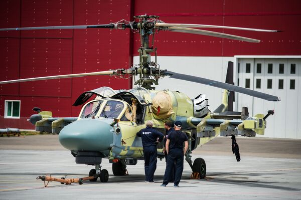 Helicóptero Ka-52 Alligator na plataforma da fábrica Progress Arsenyev Aviation Company do consórcio Helicópteros da Rússia
 - Sputnik Brasil