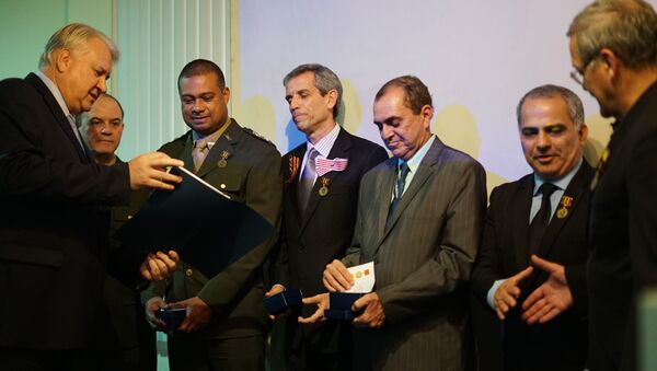 Cônsul Geral da Rússia, Vladimir Tokmakov, condecora autoridades e militares brasileiros - Sputnik Brasil