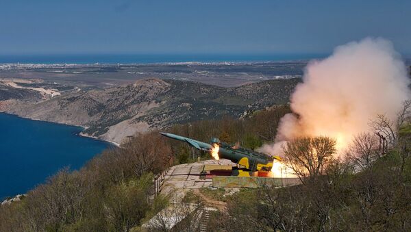 Lançamento de mísseis de cruzeiro do sistema de defesa costeira Utyos - Sputnik Brasil