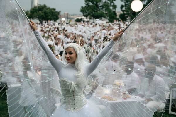 O evento mundialmente famoso Diner en Blanc celebrado em Nova York, nos EUA - Sputnik Brasil