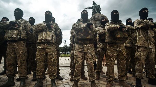 Soldados do regimento ucraniano Azov - Sputnik Brasil