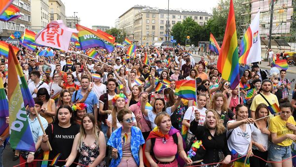Parada LGBT na cidade de Varsóvia, capital da Polônia, em 8 de junho de 2019 - Sputnik Brasil