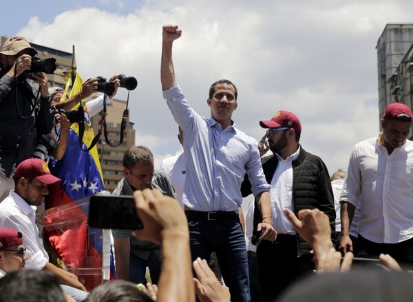 Jornalista: mídia ocidental está mentindo e fabricando caos na Venezuela - Sputnik Brasil