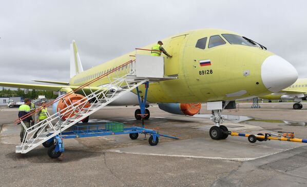 Avião Sukhoi Superjet 100 na fábrica Yury Gagarin em Komsomolsk-no-Amur - Sputnik Brasil