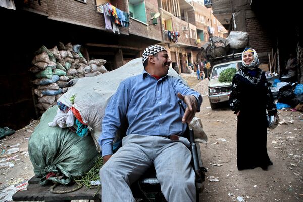 Moradores da área de favelas Mansiyat Nasir, conhecida como Cidade de Lixeiros, situada no Cairo - Sputnik Brasil