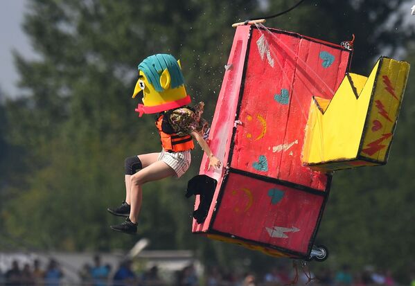 Participante do show de aparelhos voadores artesanais Red Bull Flugtag 2019
 - Sputnik Brasil