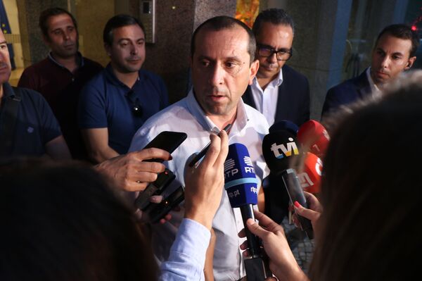 Greve de caminhoneiros ameaça fornecimento de combustíveis e alimentos em Portugal - Sputnik Brasil