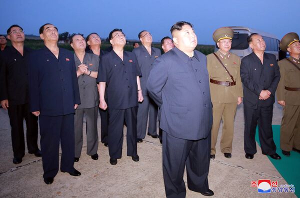 Kim Jong-un, líder da Coreia do Norte, durante os lançamentos de mísseis 
 - Sputnik Brasil
