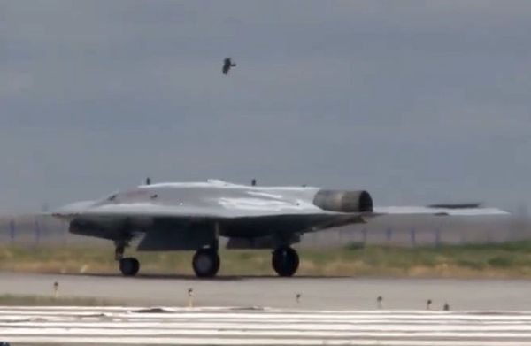 Drone russo Okhotnik usa mísseis pela 1ª vez durante testes - Sputnik Brasil