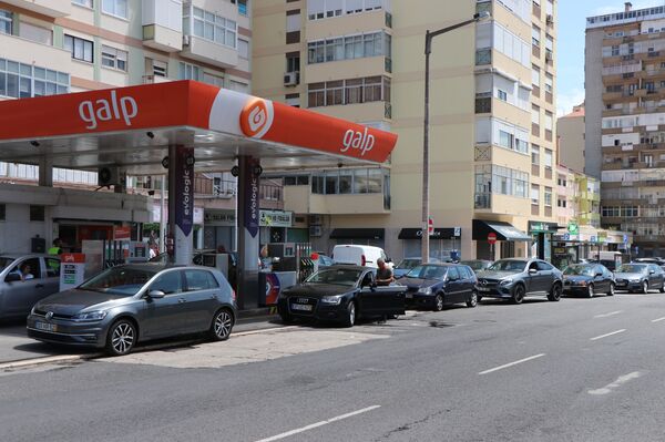 Portugal declara estado de 'crise energética' pela ameaça de greve de caminhoneiros - Sputnik Brasil