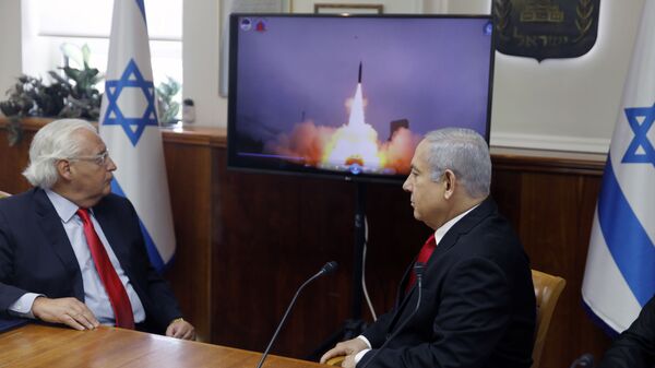 Benjamin Netanyahu e David Friedman assistem ao teste de míssil Arrow 3 - Sputnik Brasil