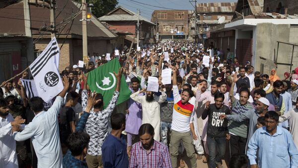Muçulmanos protestan na Caxemira contra medidas da Índia na região. Foto de 12 de agosto de 2019. - Sputnik Brasil
