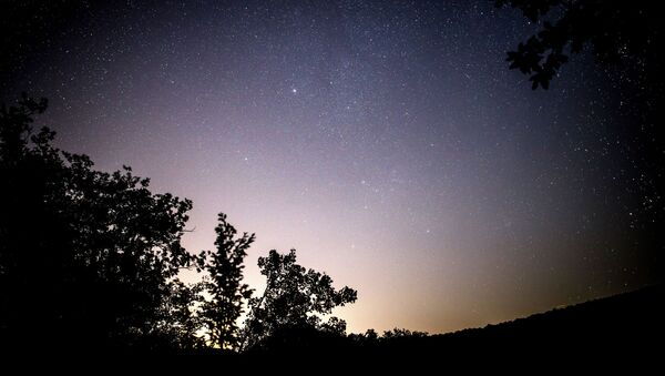 Céu noturno na região russa de Krasnodar durante a chuva de meteoros Perseidas (foto de arquivo) - Sputnik Brasil
