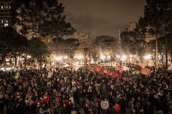 Ato em Curitiba como parte das mobilizações de 13 de agosto contra o governo de Jair Bolsonaro - Sputnik Brasil