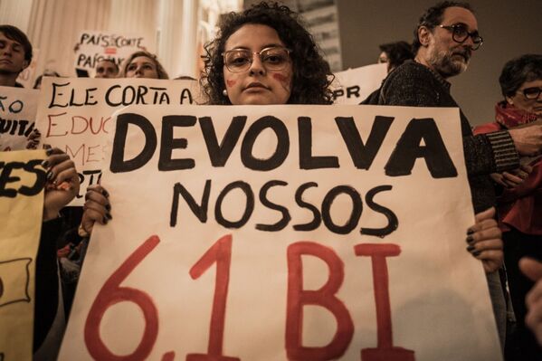Protesto contra o governo de Jair Bolsonaro em Curitiba, Paraná - Sputnik Brasil