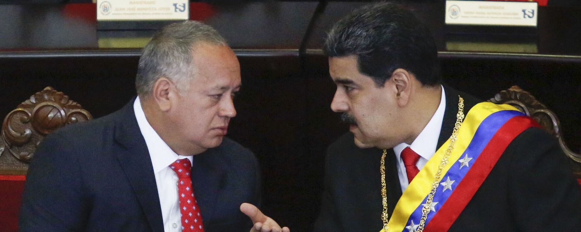 Diosdado Cabello, presidente da Assembleia Nacional Constituinte de Venezuela, e Nicolás Maduro, presidente de Venezuela - Sputnik Brasil, 1920, 12.10.2024