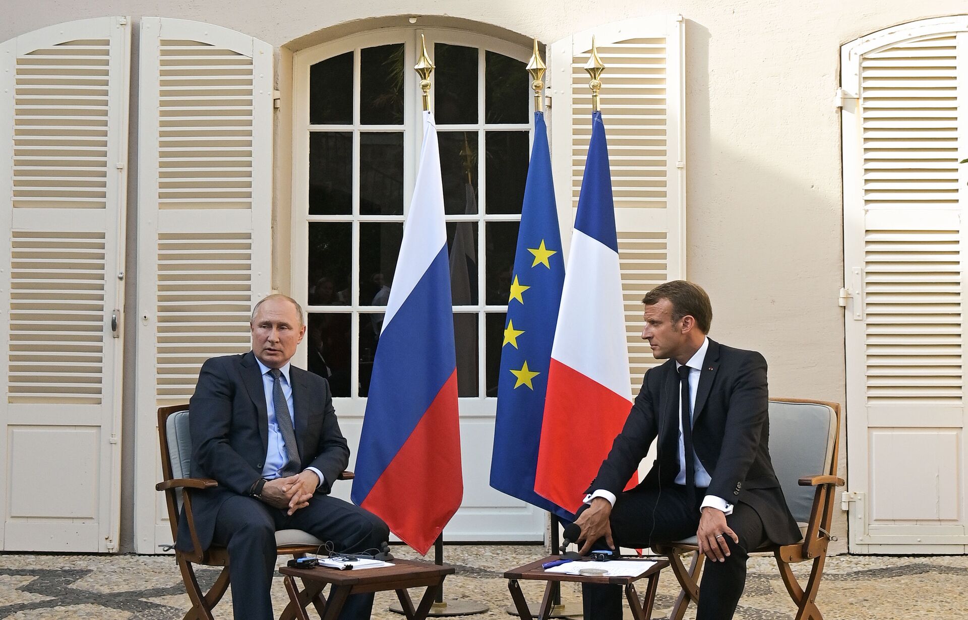 Presidente russo, Vladimir Putin, se reúne com o presidente francês, Emmanuel Macron - Sputnik Brasil, 1920, 27.01.2023