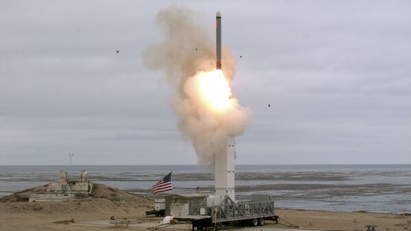 Teste de míssil de cruzeiro realizado em 18 de agosto na ilha de San Nicolas, na Califórnia, EUA - Sputnik Brasil