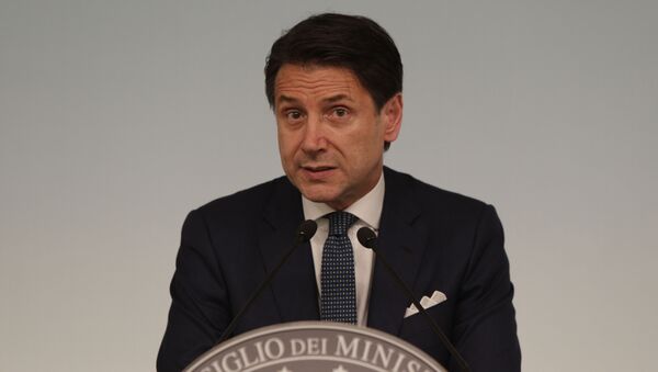 Primeiro-ministro italiano Giuseppe Conte durante conferência de imprensa no Palácio Chigi em Roma - Sputnik Brasil