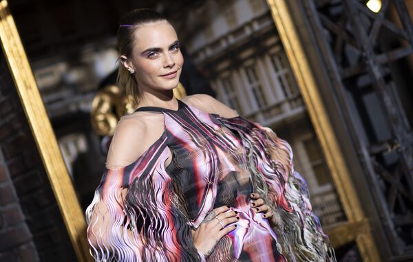 Atriz e modelo britânica Cara Delevingne na estreia do filme Carnival Row em Hollywood - Sputnik Brasil