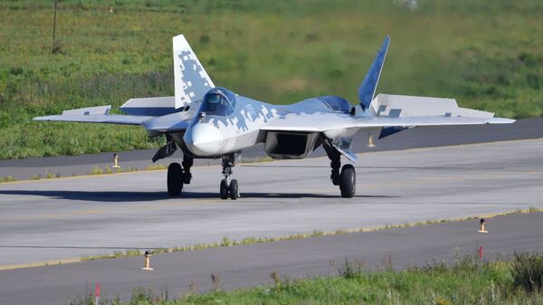 Caça Su-57 no polígono durante preparações para Salão Aeroespacial Internacional MAKS 2019 - Sputnik Brasil