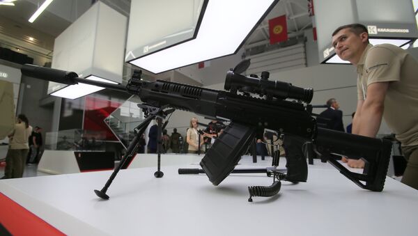 Metralhadora RPK-16 da Kalashnikov exibida no fórum técnico-militar EXÉRCITO 2017 - Sputnik Brasil