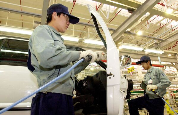 À beira do abismo: saída de empresas dos EUA do mercado chinês será suicídio, diz colunista - Sputnik Brasil