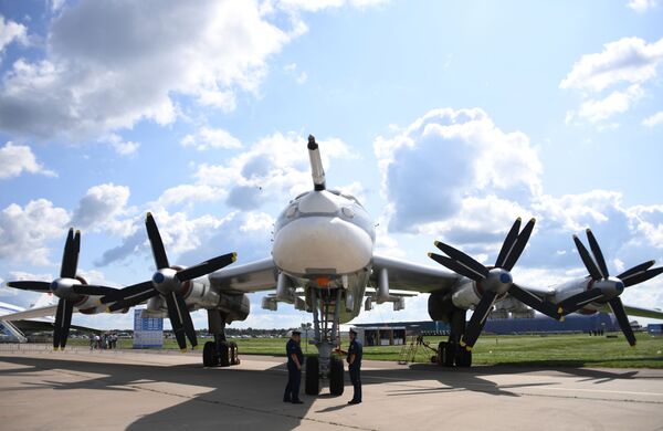 Avião porta-mísseis estratégico soviético Tu-95MS no Salão Aeroespacial Internacional MAKS 2019 em Zhukovsky, Rússia - Sputnik Brasil