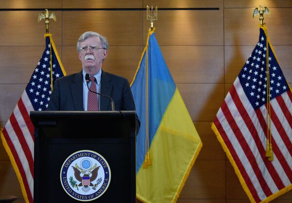 Bolton acusa China de 'roubo' de tecnologias do F-35 para caça chinês - Sputnik Brasil