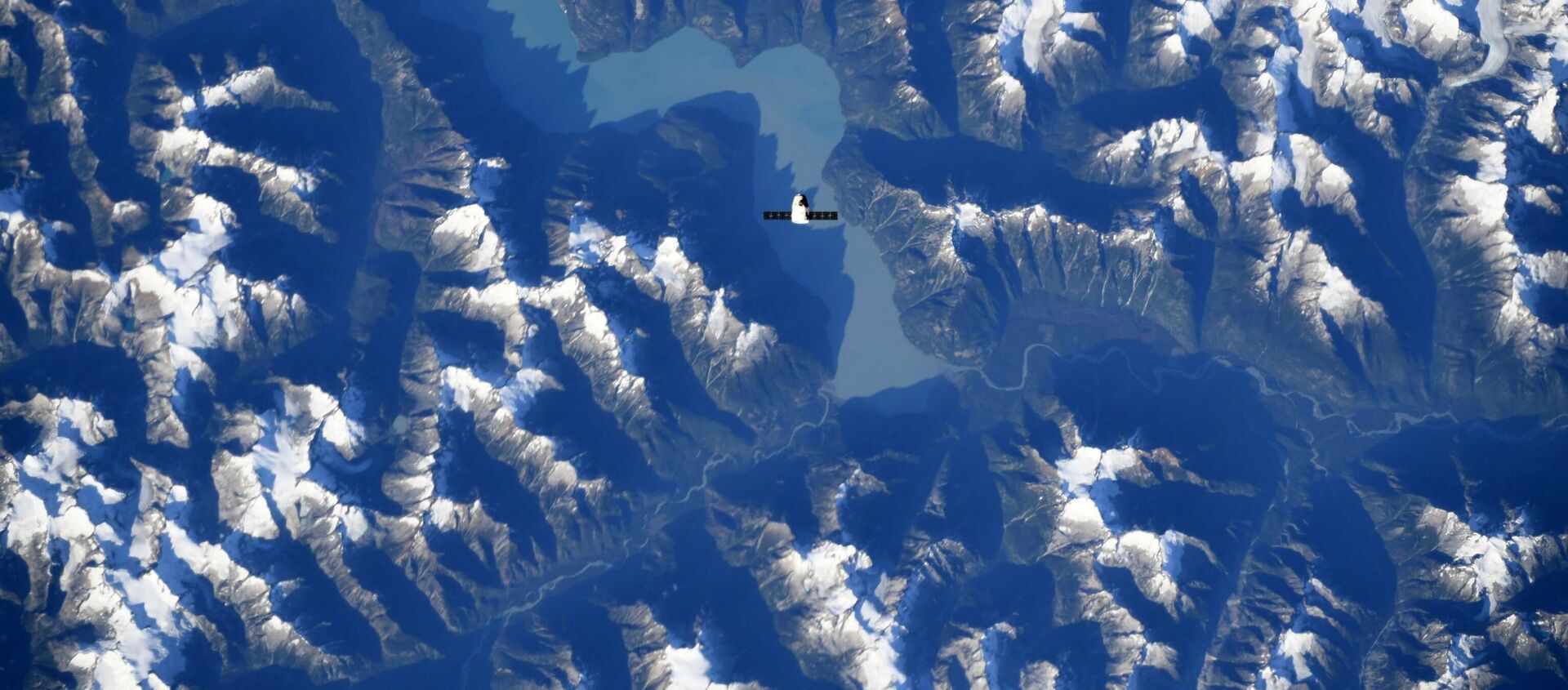 Espaçonave SpaceX Dragon vislumbra paisagem das Montanhas Rochosas do Canadá - Sputnik Brasil, 1920, 29.07.2021