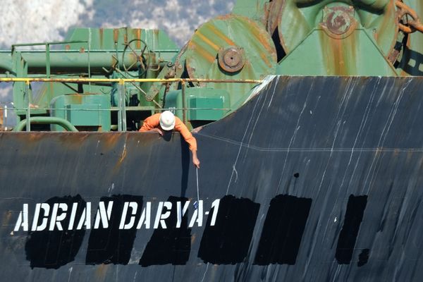 Petroleiro iraniano anteriormente detido está a poucos quilômetros da Síria, reporta mídia - Sputnik Brasil
