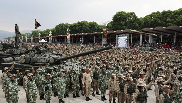 Membros da Força Armada Nacional Bolivariana durante celebração do seu décimo aniversário em Caracas, Venezuela, 13 de abril de 2019 - Sputnik Brasil