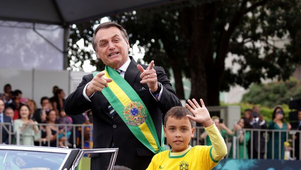 Presidente Jair Bolsonaro desfile em carro aberto durante o 7 de Setembro em Brasília - Sputnik Brasil
