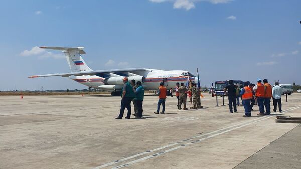 Avião russo Il-76, de combate a incêndios, aterrissa na Bolívia  - Sputnik Brasil