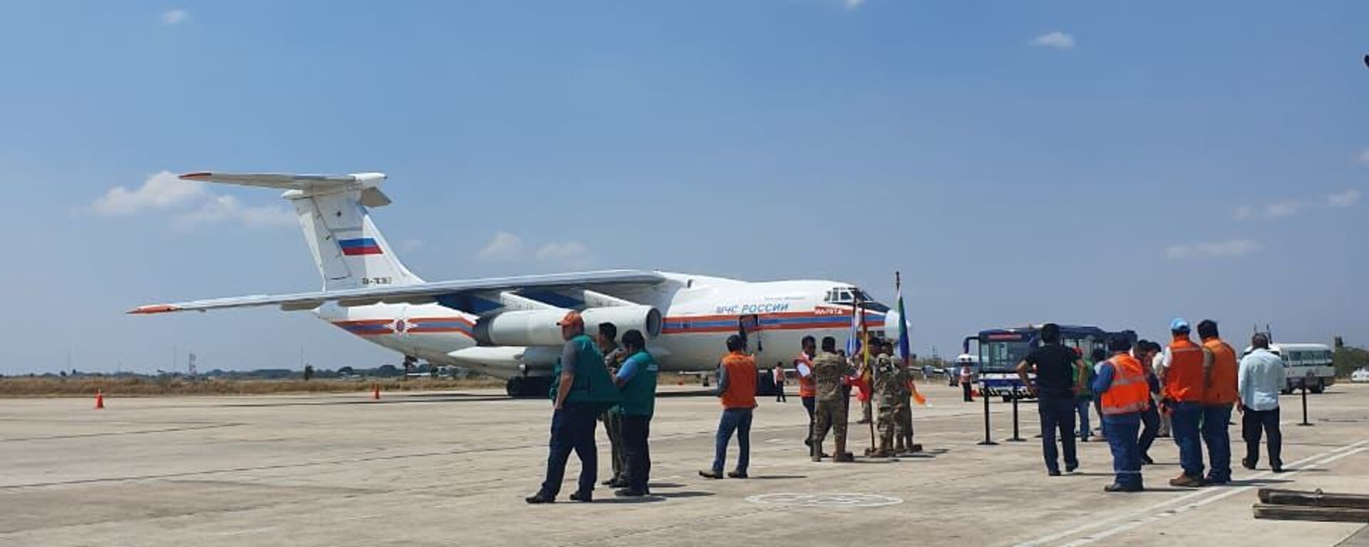 Avião russo Il-76, de combate a incêndios, aterrissa na Bolívia  - Sputnik Brasil, 1920, 24.09.2024