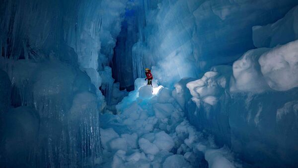 Caverna de três andares descoberta na Ilha Galindez, Antártida - Sputnik Brasil
