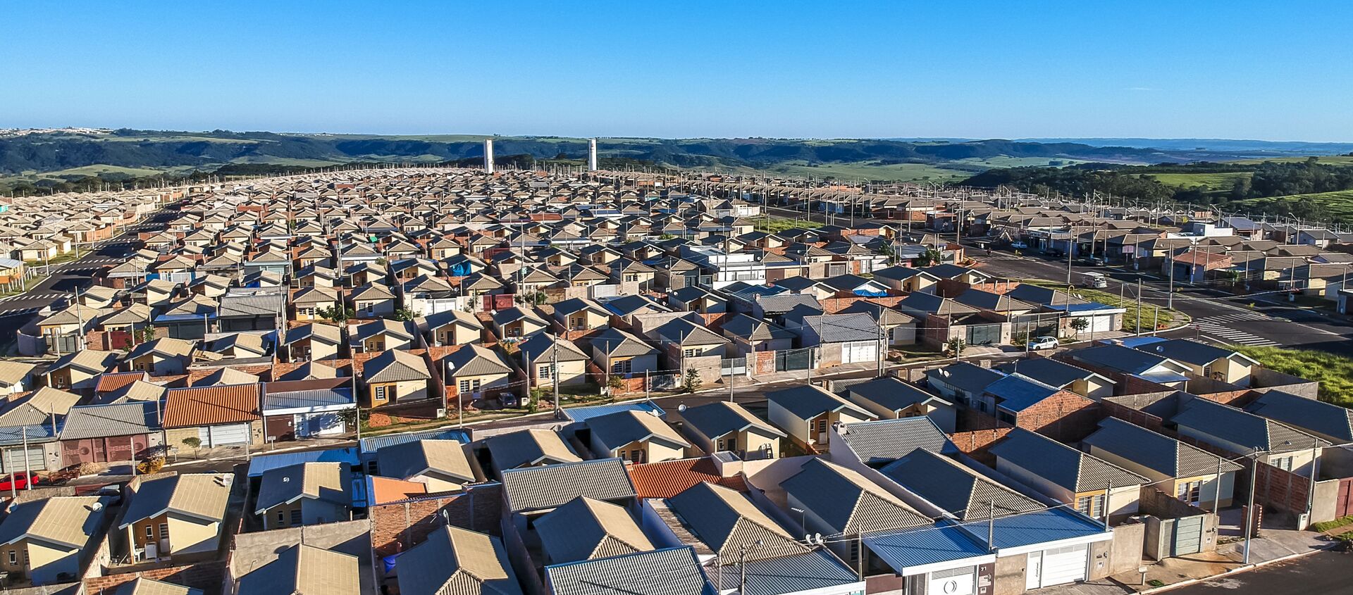 Vista aérea de casas padronizadas do programa Minha Casa Minha Vida, no bairro Vida Nova Manacá II, no distrito de Padre Nóbrega, na periferia de Marília, região centro-oeste do estado São Paulo. - Sputnik Brasil, 1920, 13.09.2019