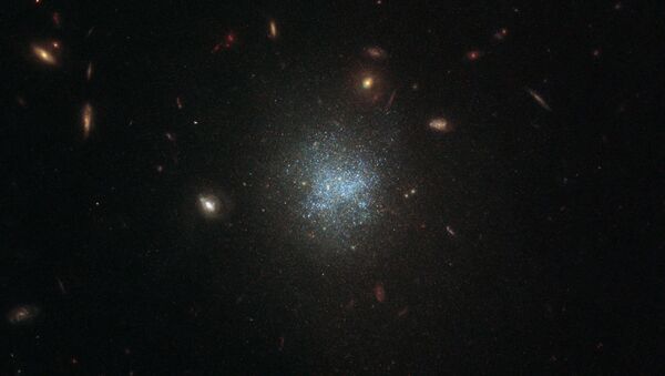 Foto de galáxia debilitada captada pelo Telescópio Hubble da NASA - Sputnik Brasil