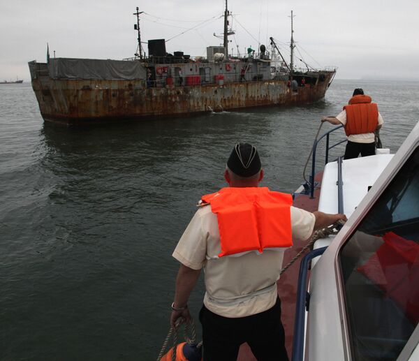 Pescadores norte-coreanos atacam guardas fronteiriços russos no mar do Japão - Sputnik Brasil