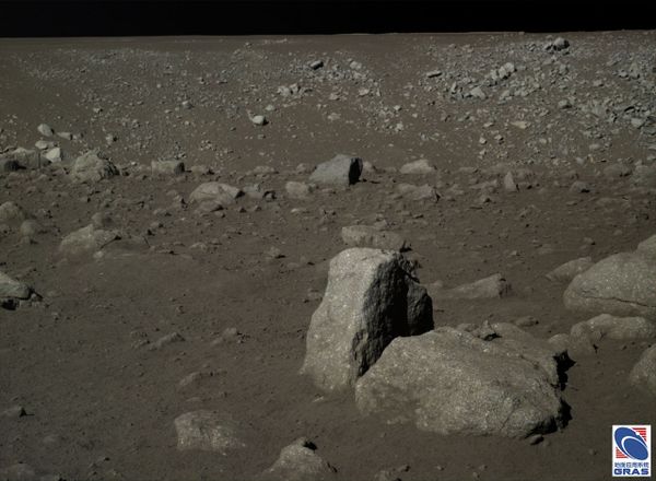 Rover chinês manda mais FOTOS do gel misterioso achado no lado oculto da Lua - Sputnik Brasil