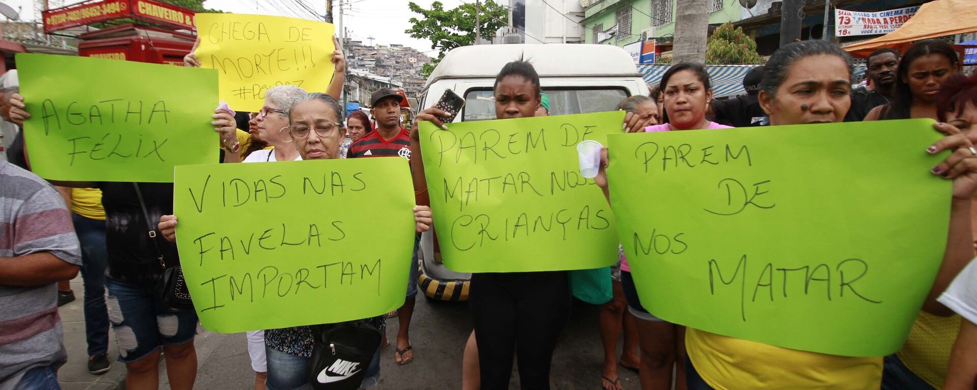 Manifestantes pedem justiça para a menina Ágatha Félix, morta no Complexo do Alemão, no Rio de Janeiro - Sputnik Brasil, 1920, 22.09.2019