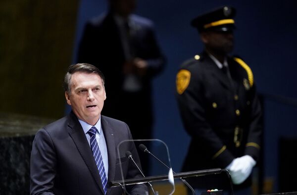 Bolsonaro põe militares à disposição em gesto político na ONU, diz professor Bolsonaro põe militares à disposição em gesto político na ONU, diz professor - Sputnik Brasil