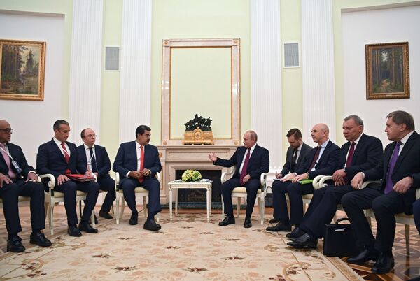 Rússia é a favor do governo legítimo da Venezuela, diz Putin - Sputnik Brasil