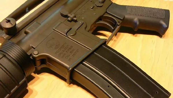 Fuzil semiautomático norte-americano AR-15  - Sputnik Brasil