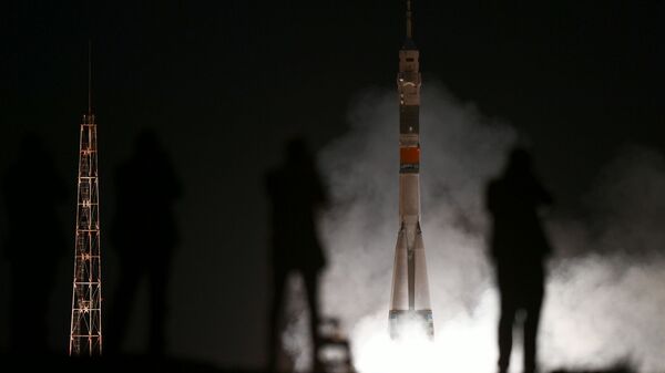 Lançamento do foguete portador Soyuz-FG com a espaçonave tripulada Soyuz MS-15 a partir do cosmódromo de Baikonur, no Cazaquistão - Sputnik Brasil