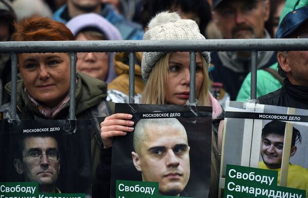 Moscovitas saem às ruas em apoio de manifestantes detidos (FOTOS) - Sputnik Brasil