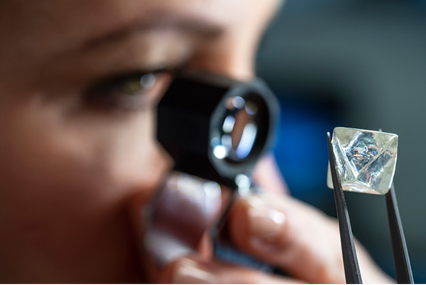 Brilhantes para medicina: nanodiamantes ajudam na construção de biossensores - Sputnik Brasil