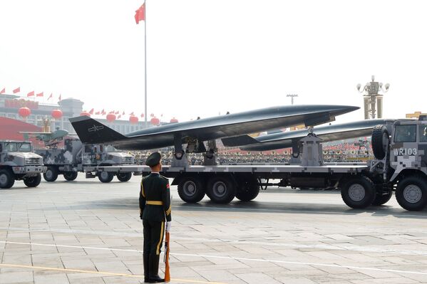 Drone de vigilância hipersônico WZ-8 durante o desfile militar marcando o 70º aniversário da fundação da República Popular da China, em Pequim - Sputnik Brasil