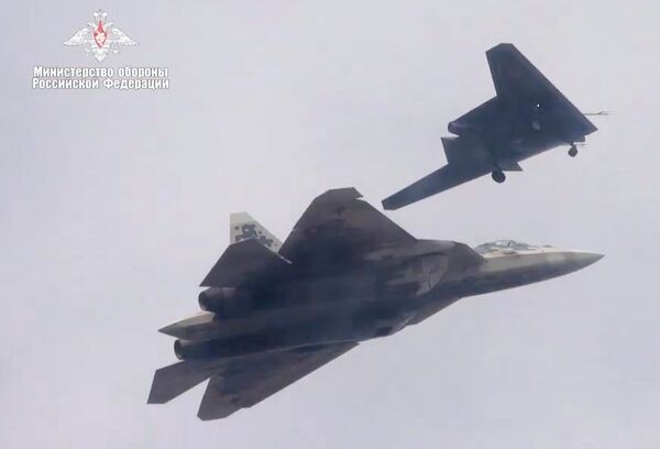'Guerra de nova geração': drone Okhotnik e caça Su-57 geram furor entre analistas dos EUA 'Guerra de nova geração': drone Okhotnik e caça Su-57 geram furor entre analistas dos EUA - Sputnik Brasil